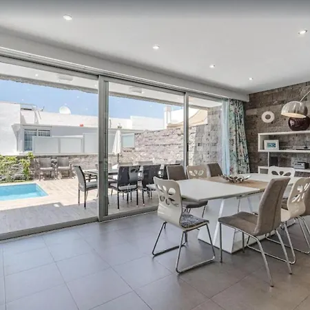Villa F Con Piscina En Excelente Ubicacion