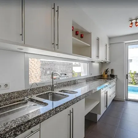Villa F Con Piscina En Excelente Ubicacion Costa Adeje (Tenerife)