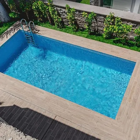 F Con Piscina En Excelente Ubicacion Villa *